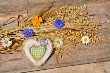 Sommer Herbst Grußkarte - Erntedank Dekoration mit Getreide und Wildblumen