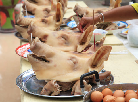 Boiled pig heads for sacrifice and vow