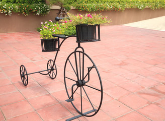 Fototapeta na wymiar bicycle with basket of flowers