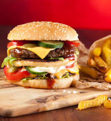 risen burger auf dem tisch