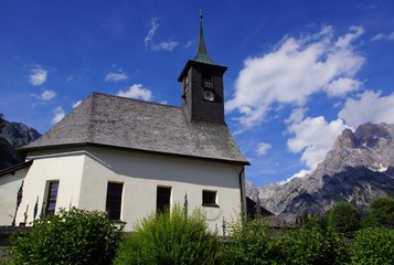 Fototapeta na wymiar Kirche im Gebirge