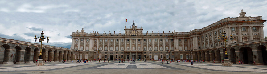 Fototapeta na wymiar palazzo reale madrid (spagna)