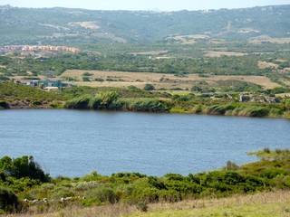 Fototapeta na wymiar piccolo lago in Gallura, Sardegna, Italia