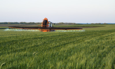 Fototapeta na wymiar Spraying crops field