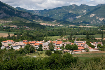 Obraz premium village dans les Hautes Alpes - France