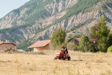 Obraz premium tondre son terrain