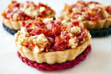 quiche with tomato and cheese