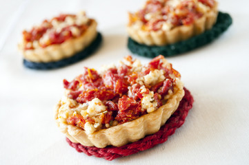 quiche with tomato and cheese