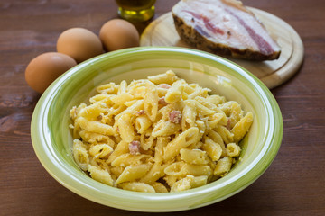 Penne alla carbonara, pasta italiana