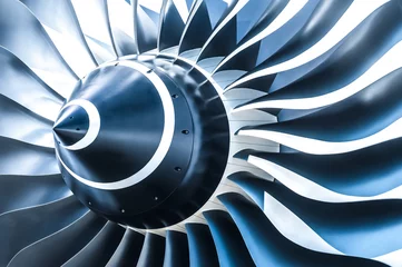 Photo sur Plexiglas Avion Gros plan des pales du moteur à réaction aux tons bleus