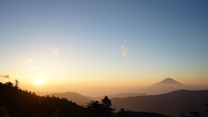 千枚岳からの富士山と朝日