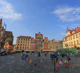 Wrocław - rynek - bańki mydlane - zabawa