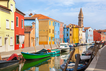 Fototapeta na wymiar Color houses on Burano island near Venice