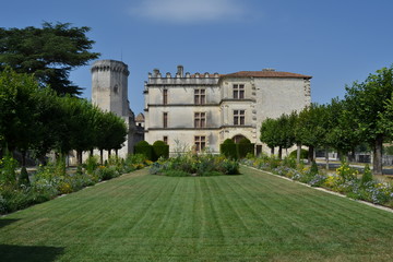 Fototapeta na wymiar Garden and Renaissance part of the Bourdeilles castle, France