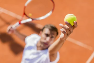 Poster Im Rahmen Young man playing tennis © BGStock72