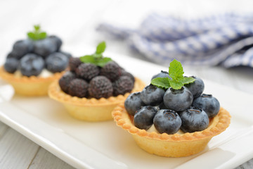 Mini tart with fresh berries