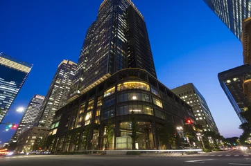 Foto op Plexiglas ［東京都市風景］日本最大級のオフィス街・東京駅前丸の内のトワイライト-933 © oka