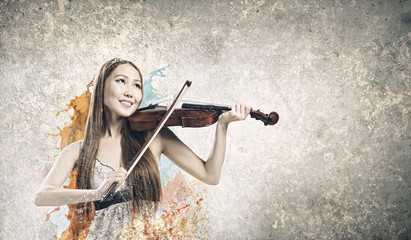 Woman violinist