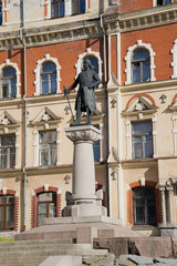 Fototapeta na wymiar Памятник Торгильсу Кнутссону — основателю Выборгского замка
