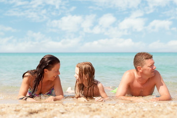 Fototapeta premium Family at the beach