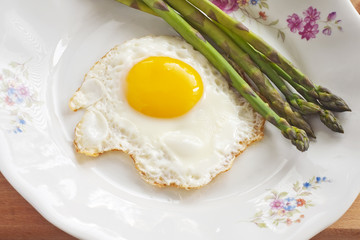boiled asparagus and fried egg