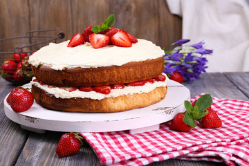 Delicious biscuit cake with strawberries