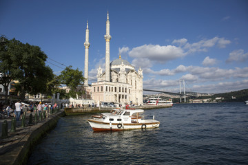 Fototapeta na wymiar Ortakoy Mosque in Istanbul, Turkey