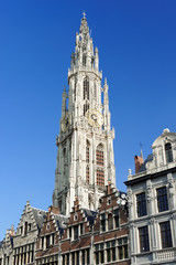 Fototapeta na wymiar Kirchturm Kathedrale Antwerpen