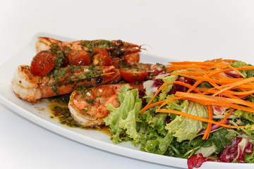 Riesengarnelen mit Salat