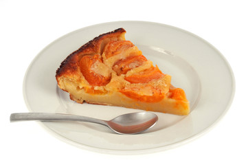 Part de gâteau aux abricots