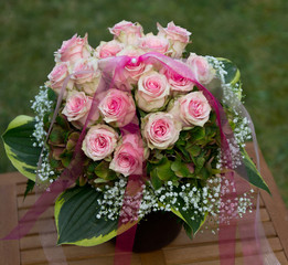 Blumenstrauß mit Rosen