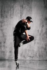 Obraz na płótnie Canvas hip-hop dancer