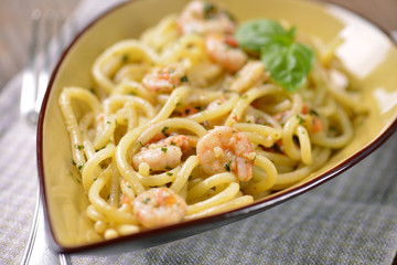 Spaghetti with prawn and tomato