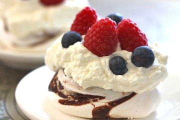 Pavlova cake