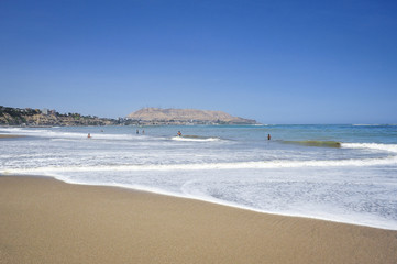 Fototapeta na wymiar Beach in Miraflores district in Lima, Peru