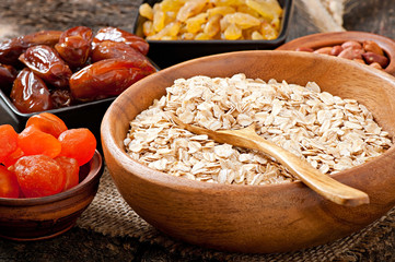 Oatmeal and dried fruits