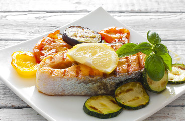 Grilled salmon with vegetables