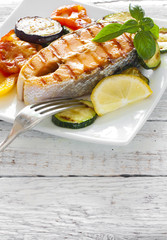 Grilled salmon with vegetables