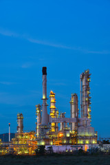 Obraz na płótnie Canvas Oil refinery at twilight sky