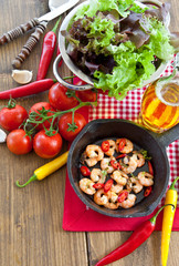 Knoblauchgarnelen in Gusseisen Pfanne