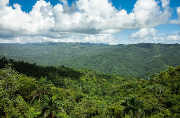 Fototapeta na wymiar Sierra Maestra Gebirgskette auf Kuba