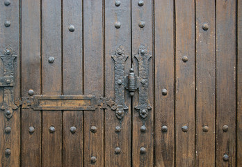 Fototapeta premium Òexture: fragment shabby wooden door with hardware elements