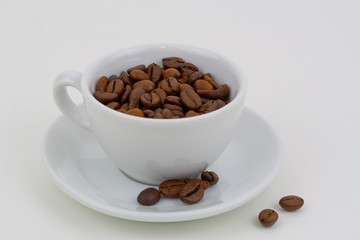 Kaffeetasse mit Kaffeebohnen