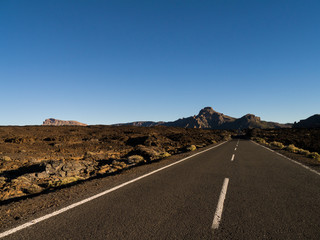 Straße durch den Teide Nationalpark auf Teneriffa