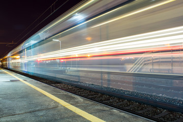 Naklejka premium Jadący pociąg