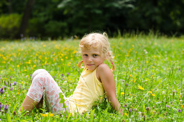 Fototapeta premium blond girl on grass