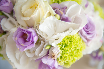 Buoquet sposa  rotondo di fiori freschi misti