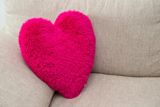 Cuscino rosa shocking a forma di cuore