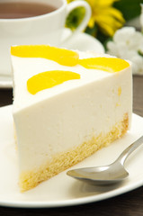 cheesecake with peaches