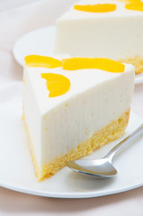 cheesecake with peaches